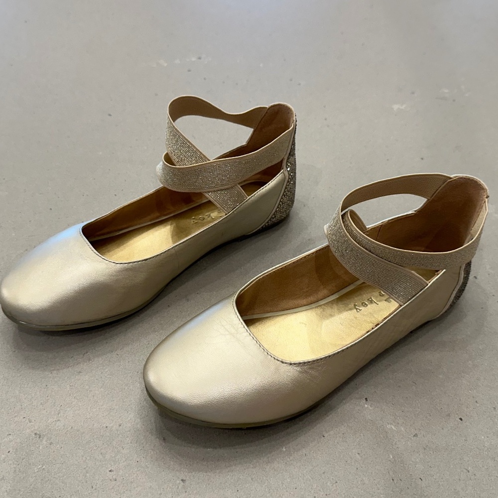 Copper Key Big Girls Ballet Flats in Neutral Gold